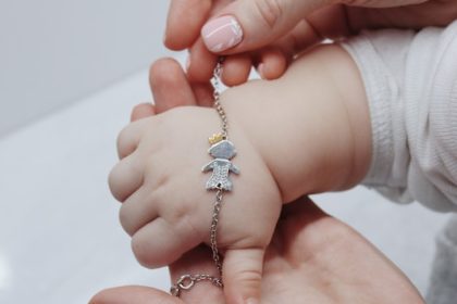 Pourquoi privilégier l’or 18 carats pour les bijoux des tout-petits ?